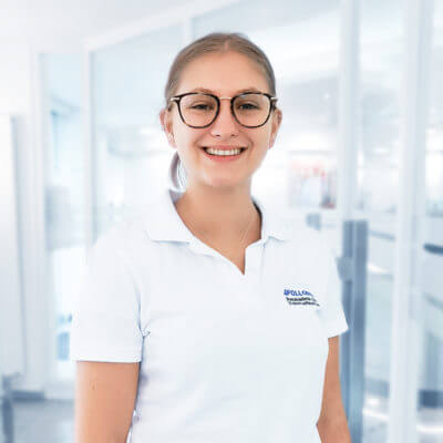Zahntechnikerin Emely Fuchs